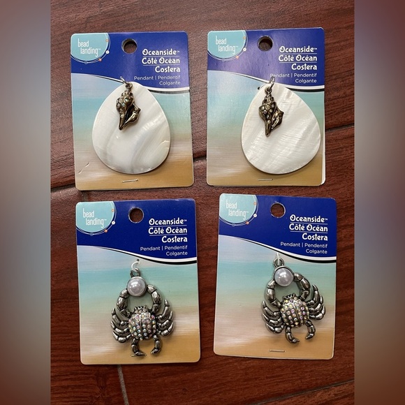 bead landing Jewelry - New Lot Of 4 New Bead Landing Oceanside Pendants Mother Pearl Shell Crab